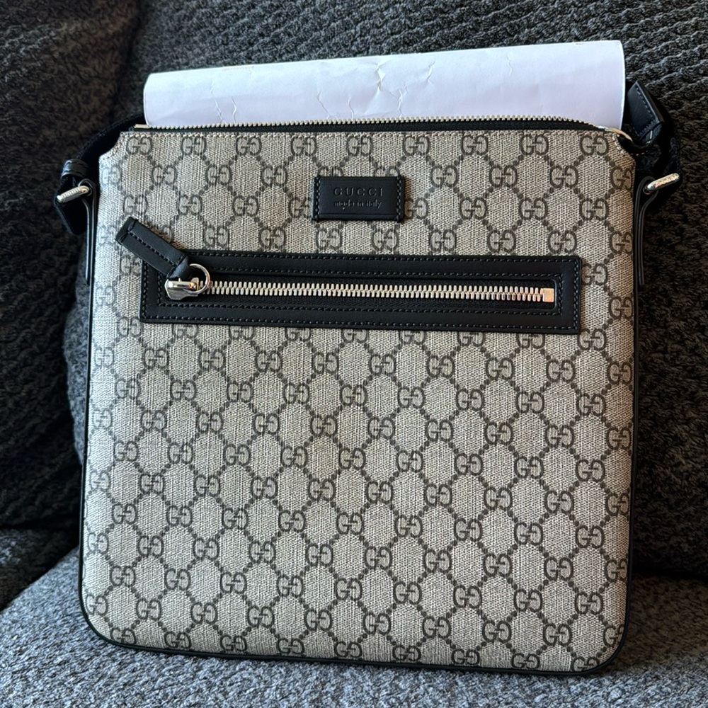 Gucci messenger bag with duster bag